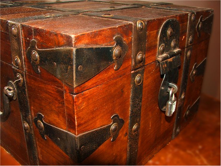 Picture Of Old Treasure Chest