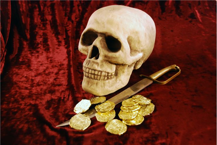 Picture Of Pirate Skull And Gold Booty